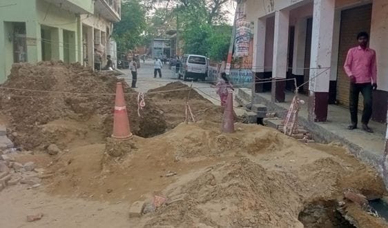 Pine line burst in Guldiya, thousands of people struggling with water