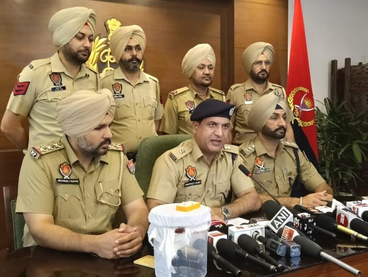 Seven accused arrested for robbing cash and jewellery from a jeweler's shop at gunpoint