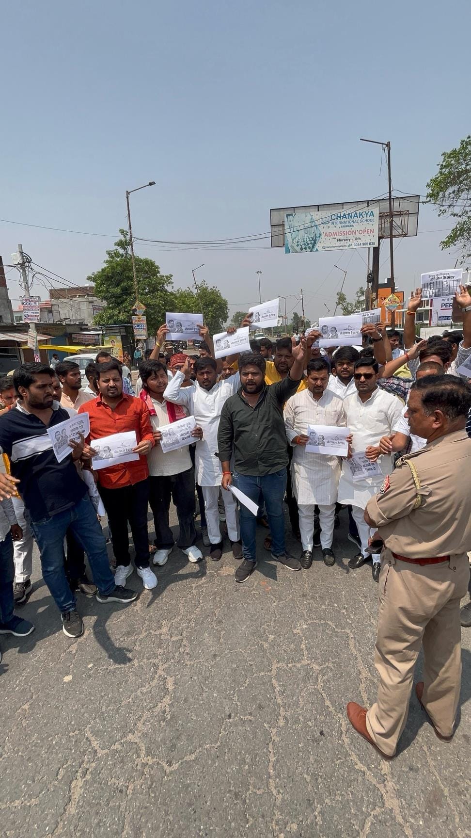 BJYM burnt the effigy of Sonia and Rahul and staged a protest