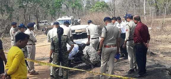 Umaria News: Dead body found in a burnt car on the roadside in Pali police station area