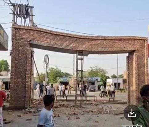 Welcome gate hung as soon as shuttering was removed, notice sent to agency