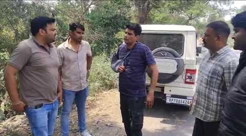 Firing on model shop owner, cash and jewellery looted