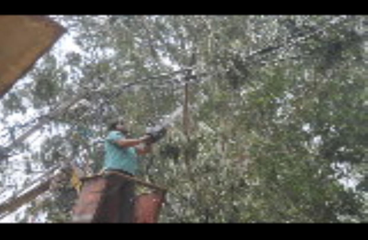 More than 80 poles were broken, 30% of the villages had no electricity throughout the night