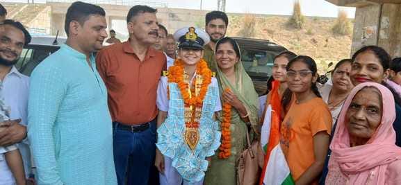 Newly appointed Sub Lieutenant Himanshi was welcomed on her arrival in the village.