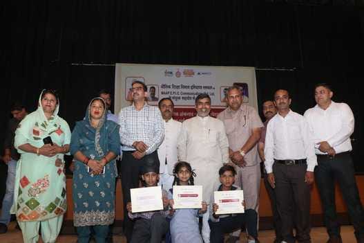 The winner of multiplication table competition was honored by the Education Minister