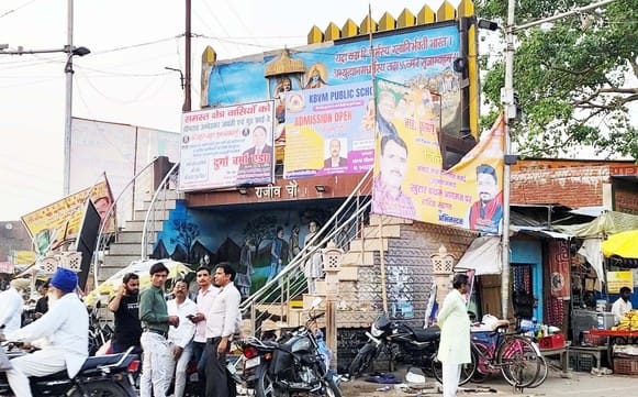 Could not even make advertising rules... Promotional material spread on pillars along the main intersection
