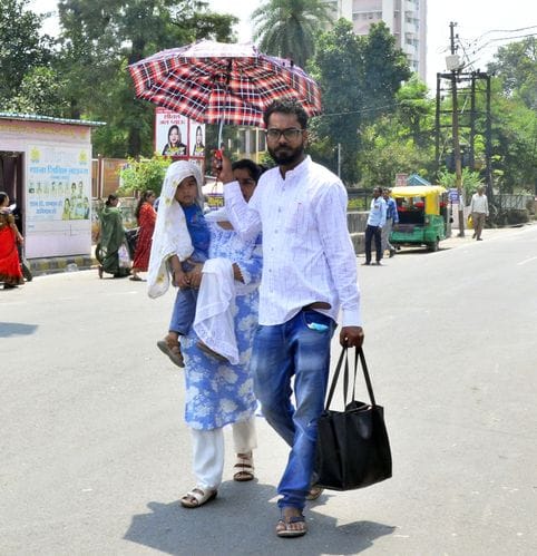 The temperature crossed 40 during the day, hailstorm occurred in Bisauli area at night