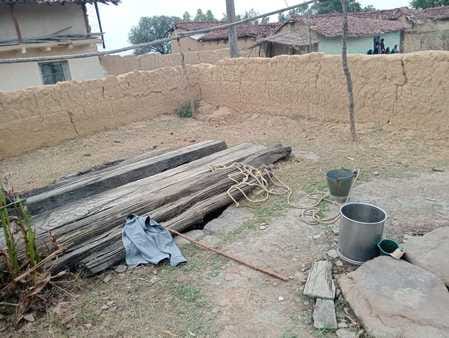 The dead body of a middle aged man suffering from TB disease was found floating in a well, a case of Jaitpur