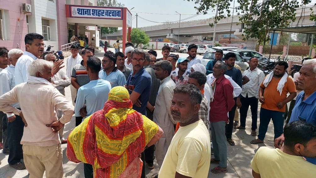 The family reached the city police station seeking justice in the Suraj Bhan murder case