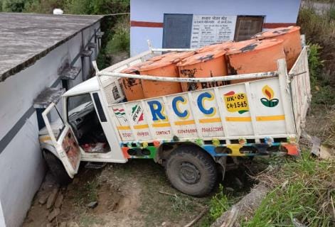 Vehicle crashes due to brake failure in Ascot