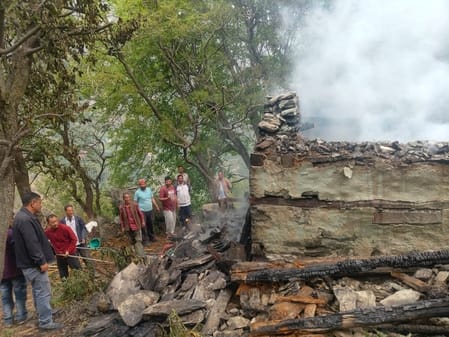 One and half storey house burnt in Dukhan, loss of six lakhs
