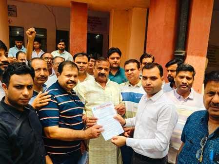 People of the community created a ruckus in the tehsil after the demolition of a Jain temple in Mumbai
