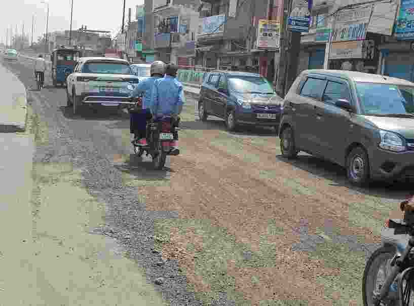 Work started on the improvement of the rough road of the railway over bridgeWork started on the improvement of the rough road of the railway over bridge