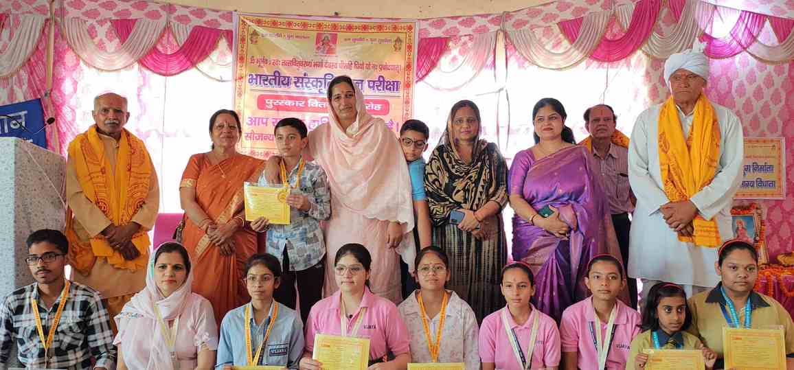 It is necessary to make students characterful: Saroj