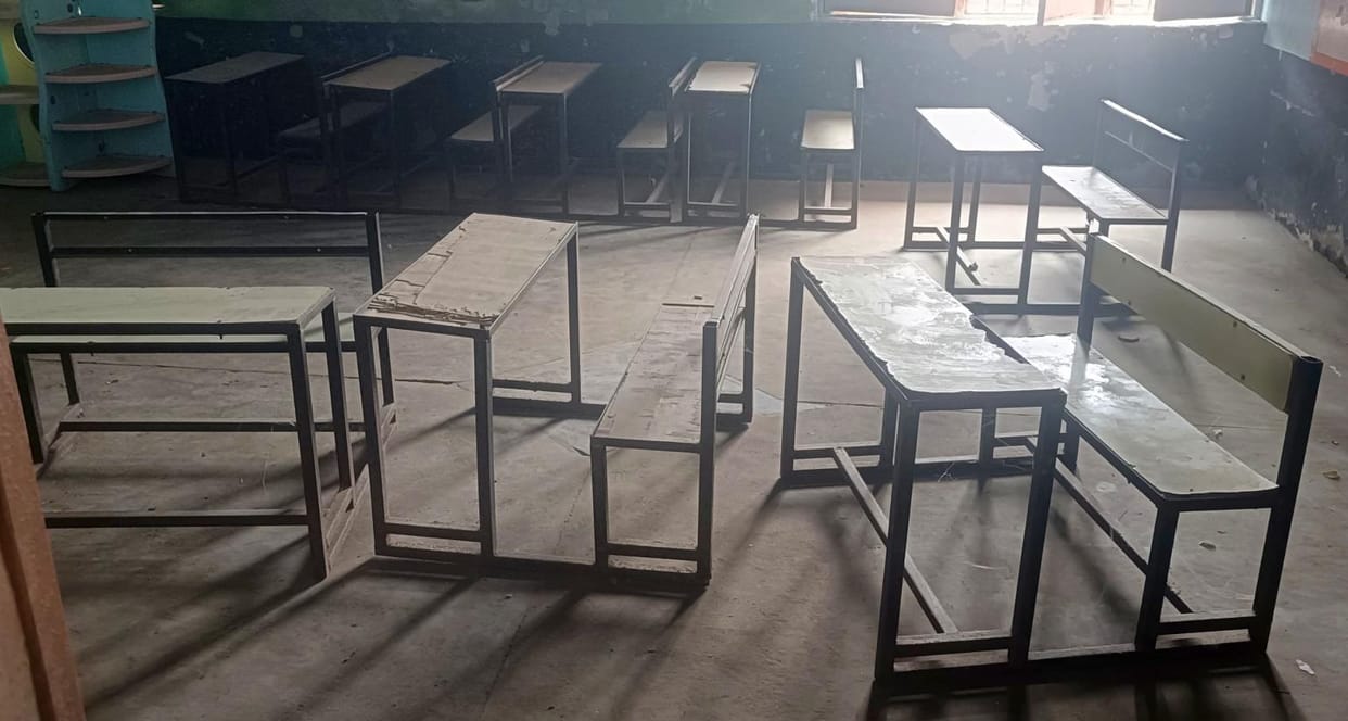 Desks are broken in government schools, only the walls are black in the name of blackboard
