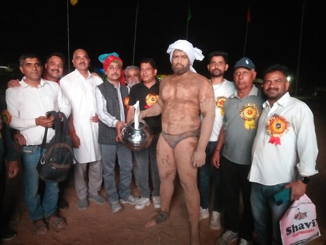 Akash wrestler from Pathankot won the wrestling competition of Gwal Tilla Chhinj fair