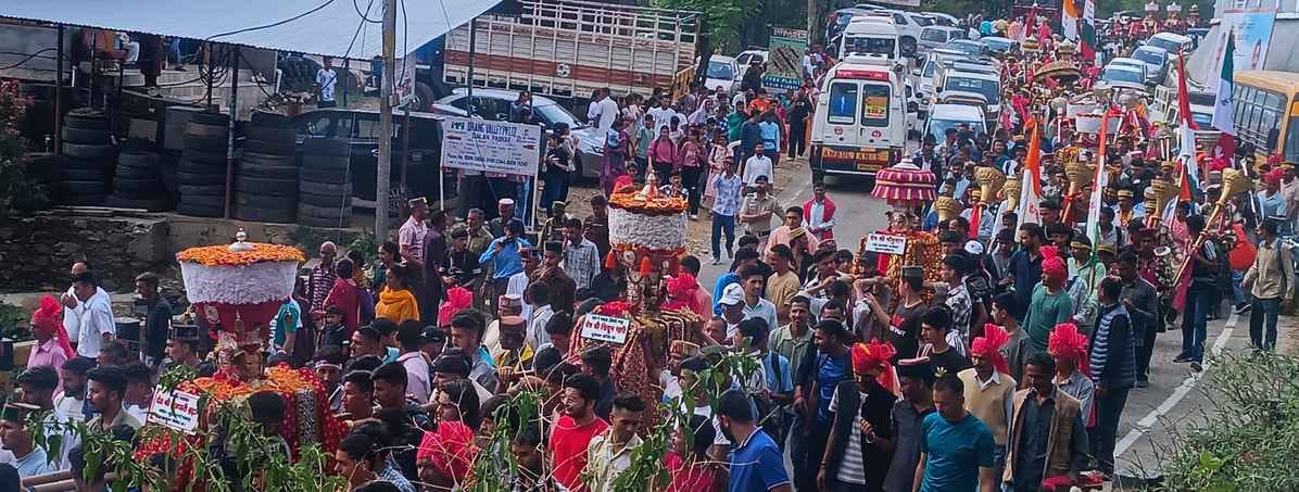Gods and Goddesses departed from Padhar with a grand procession