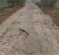 Purva Wale to Kunwarpur road is in bad condition, people are troubled