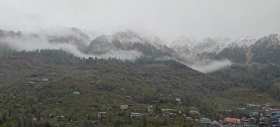 Snowfall in the high altitude areas of Kinnaur, cold increased due to heavy rain in the lower areas