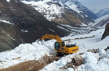 29 roads closed in Kullu and Lahaul due to landslide and snowfall