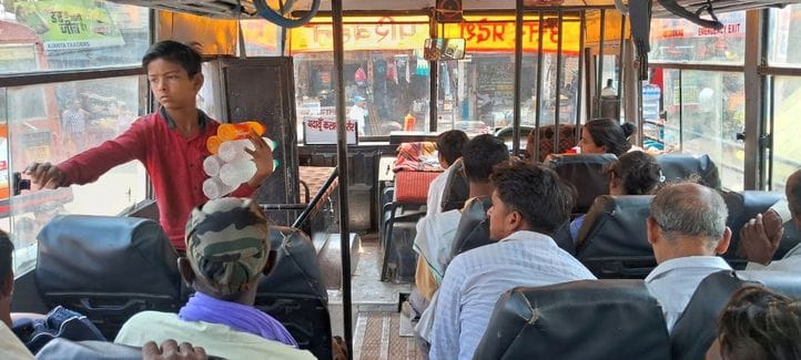RO of bus station is not working, passengers are buying water to drink