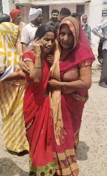 The roof of the temple collapsed due to the collision of an uncontrolled tractor, a brother and two sisters died due to being buried under it