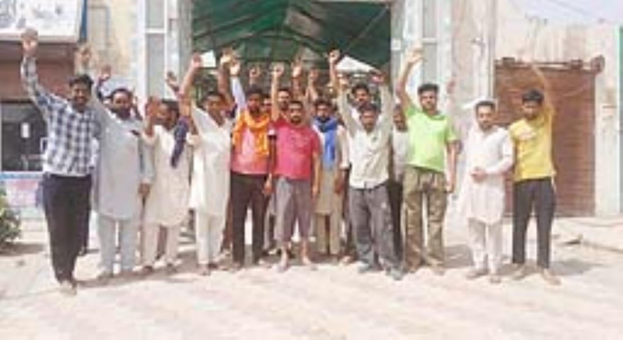 Electricity supply to farms has been cut off for 10 days, distressed farmers express anger against the corporation