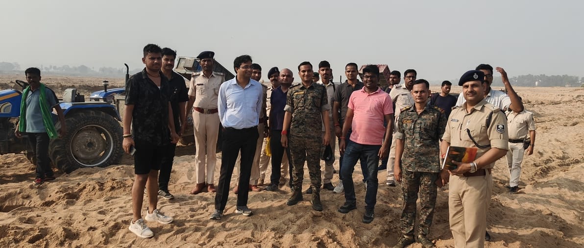 Gaya Bihar News: Bihar Police action against illegal mining mafia in Gaya, FIR against 14 fine Rs 80 lakh