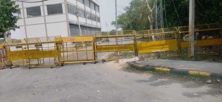 Employees of the state took to the streets, marched to gherao the Chief Minister's residence but the police stopped them