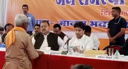 People troubled by illegal extortion by eunuchs,  matter reached Jyotiraditya's public hearing