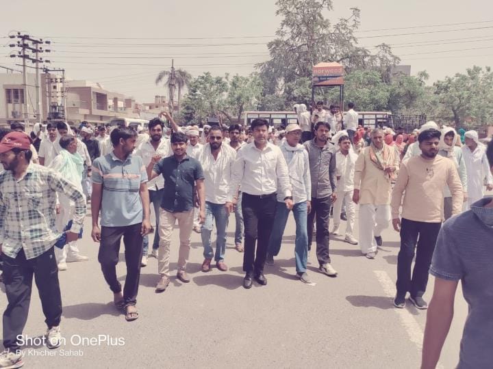 Villagers surrounded the Mini Secretariat to arrest those who broke the statue of Dr. Ambedkar