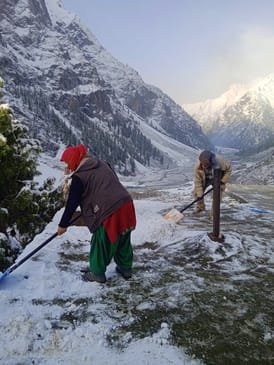 Madhi regained its charm, tourists arrived to have fun in the snow