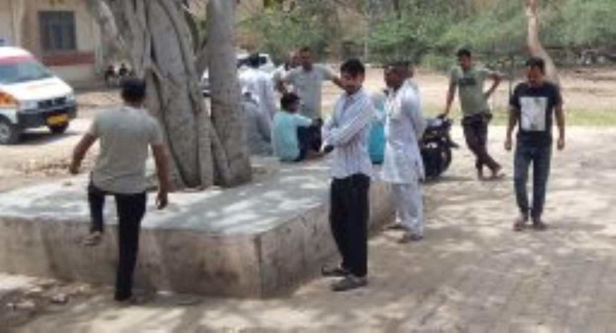 Hurt by the words of the young man and his family, the girl hanged herself, case filed against four