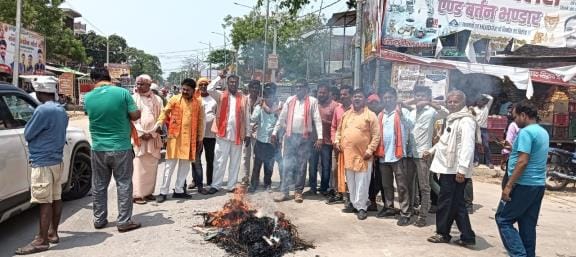 Burnt the effigy of West Bengal government, expressed anger