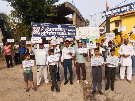 Parents protested for the fifth time on Monday against the increase in school fees