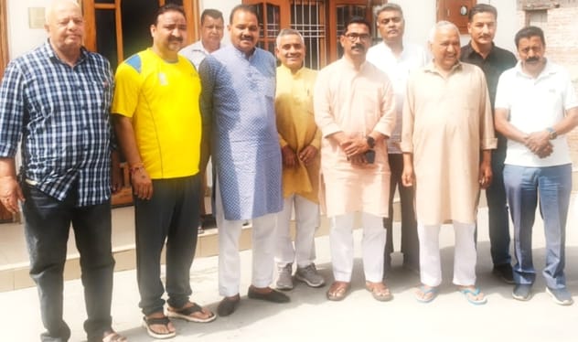 Organization Minister Siddharthan arrived to express condolences on the death of Dhawaala's son-in-law