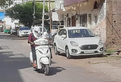 सुबह से ही सूरज की तेज धूप चुभने लगती है