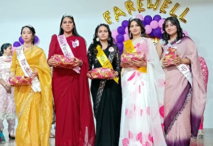 Saloni and Mehak won the title of Miss Farewell