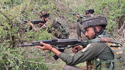 Four people including Maoist Naxalite bounty of Rs 15 lakh killed in encounter at  Chatra Hazaribagh border