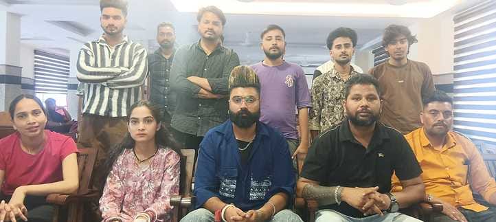 Married woman alleges that the doctor threatened her to withdraw the case