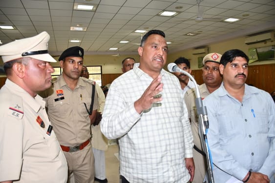 Omaxe builder should deposit dues within two months, otherwise FIR will be filed