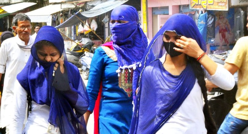 People are getting scorched by hot westerly winds and heatwave, temperature crosses 41 degrees