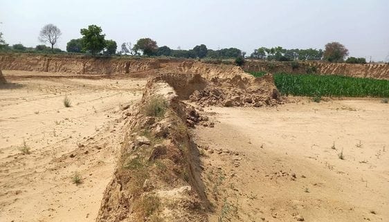 Death pits are not being filled on the expressway side, death will happen again