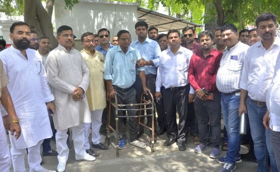 Demand to arrest those who assaulted the headmaster