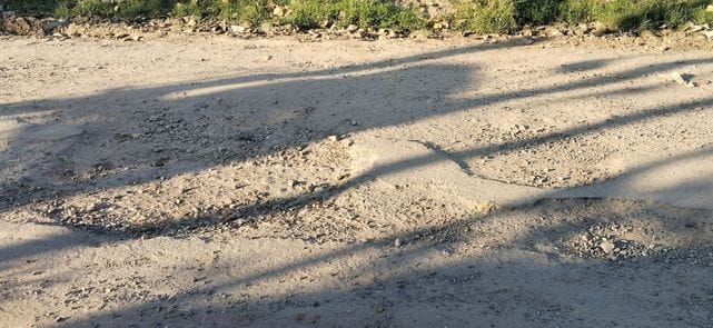 Uttarakhand: गड्ढे न भरने में संस्था के तीन अधिकारियों पर मुकदमा, हरिद्वार रोड पर चल रहा निर्माण कार्य