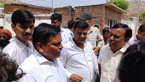 Officers reached Baragaon to solve the water crisis