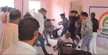 Lathi-baazi was used in an open meeting, four people were injured