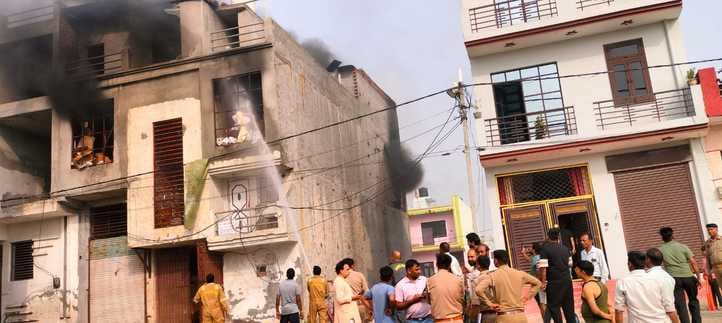 Gas cylinder exploded in the factory, four workers including two women got burnt in th