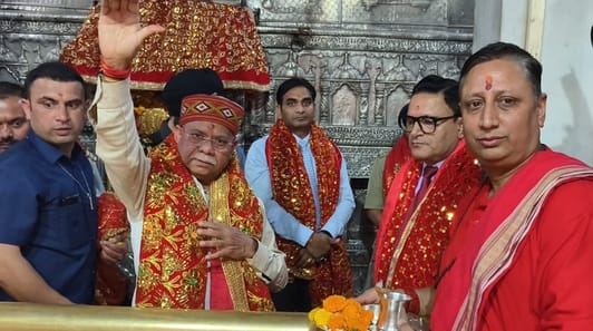 The Governor took the blessings of Maa Jwalaji
