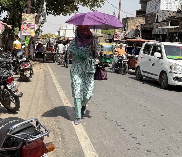 Strong wind blowing in the scorching sun became fatal life came to a standstill Banaras is the hottest city